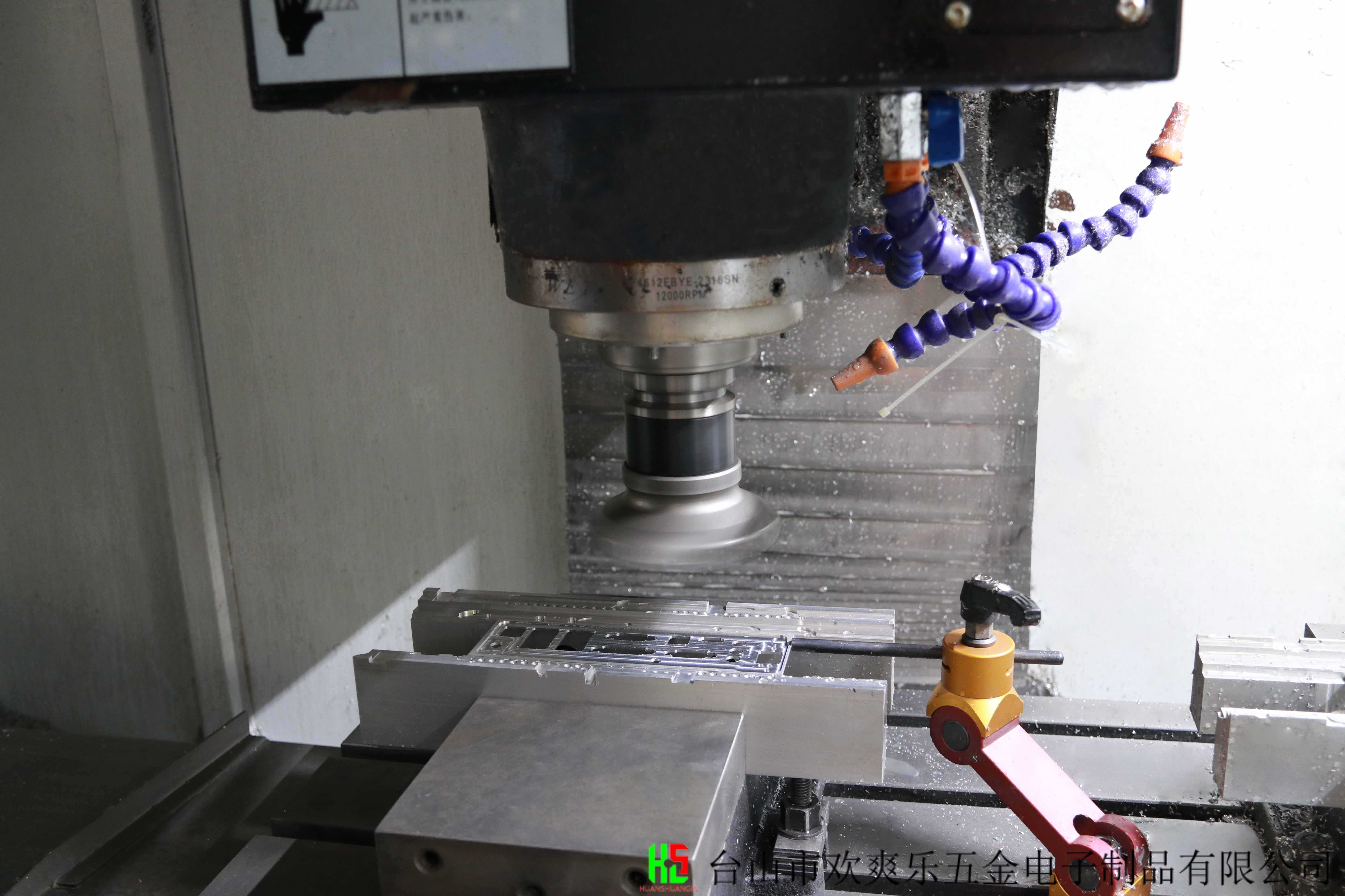 CNC数控车床加工现场 金属零件高精度车削 欢爽乐五金设备