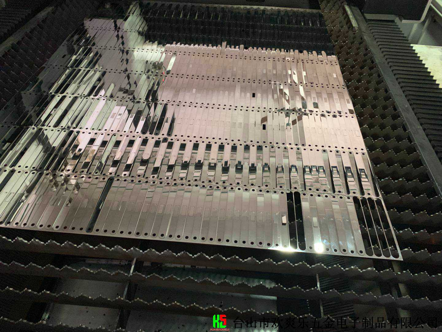 激光切割机上料台 金属板材批量切割设备 欢爽乐五金加工设备