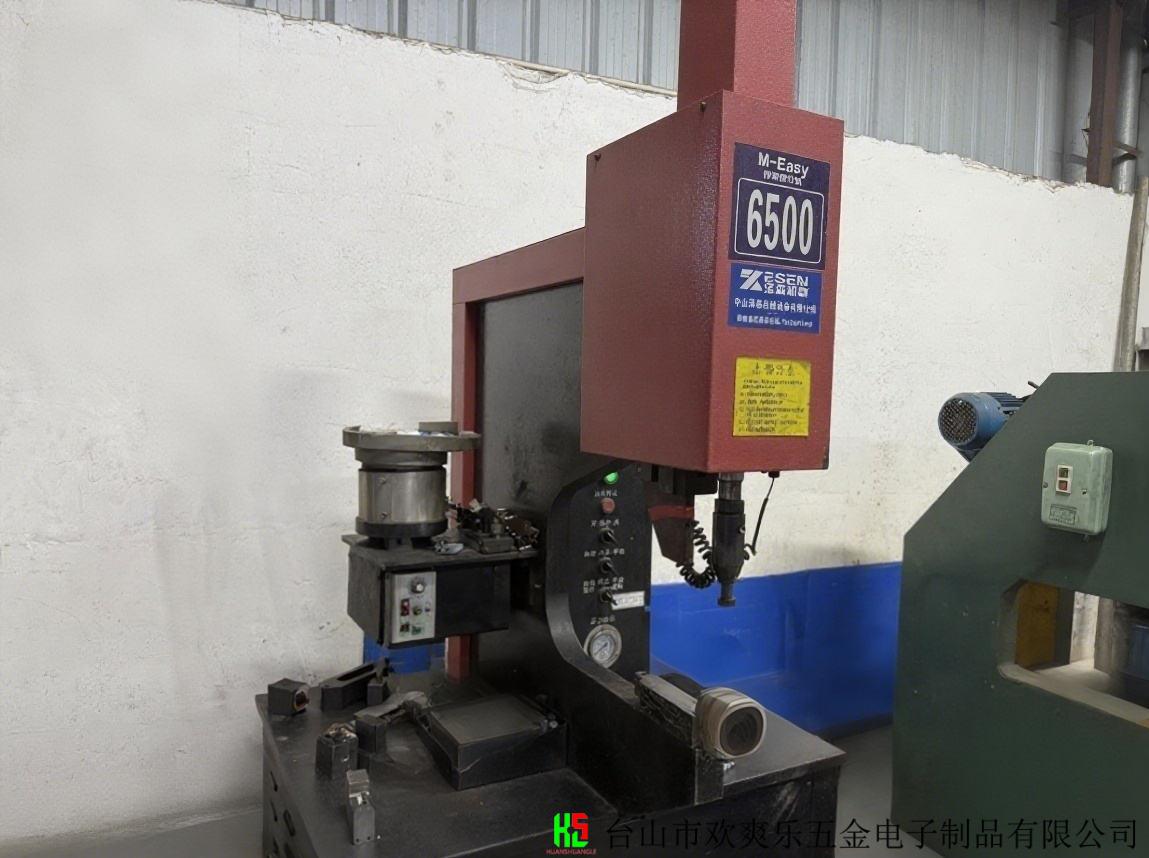 自动铆钉机 工件精准铆合 提升连接强度 欢爽乐五金设备